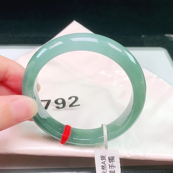 翡翠未镶嵌手镯792