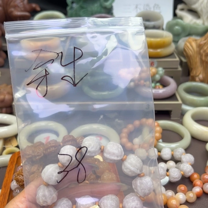 石英质玉手镯未镶嵌养****生