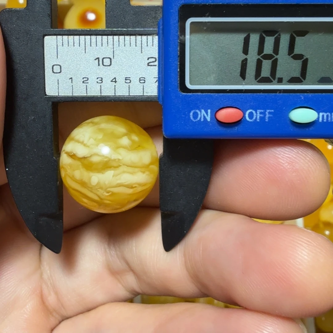 裸石琥珀未镶嵌成品