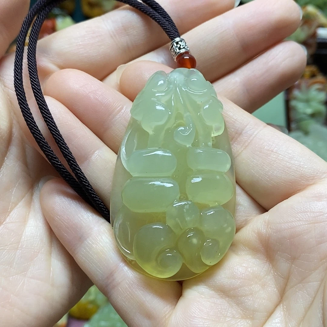 岫玉未镶嵌吊坠(赠链)