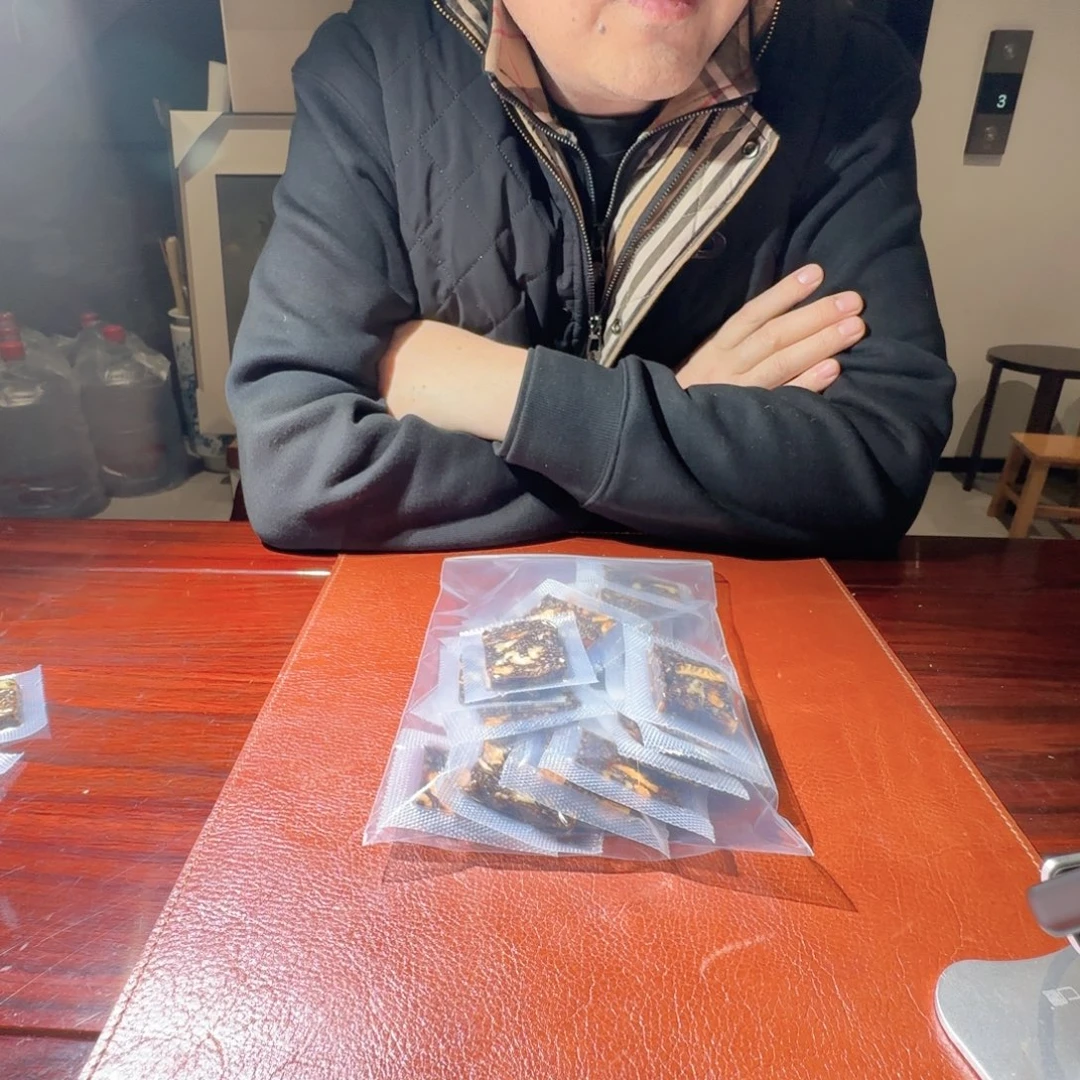 夏***满郁林君新年快乐礼物