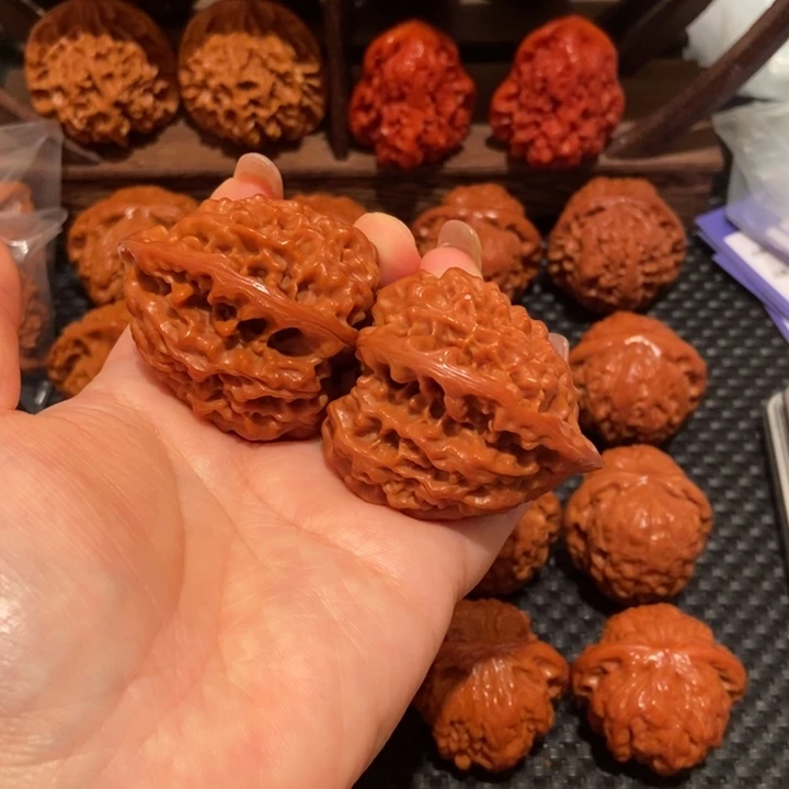 张****文玩核桃把件46.7尺寸官帽2262