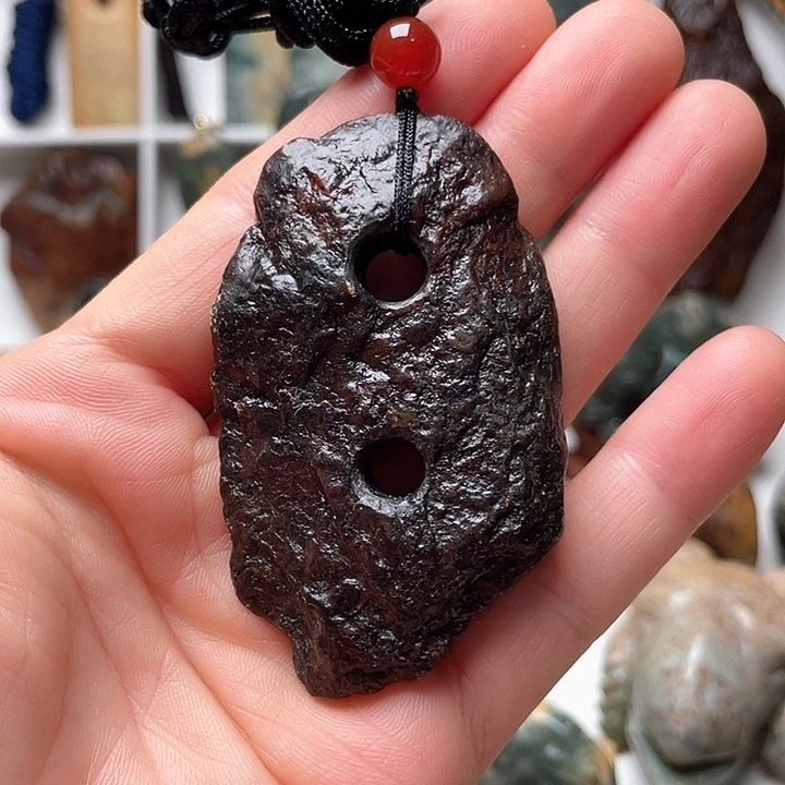 未镶嵌岫岩河磨玉（透闪石质玉）挂件