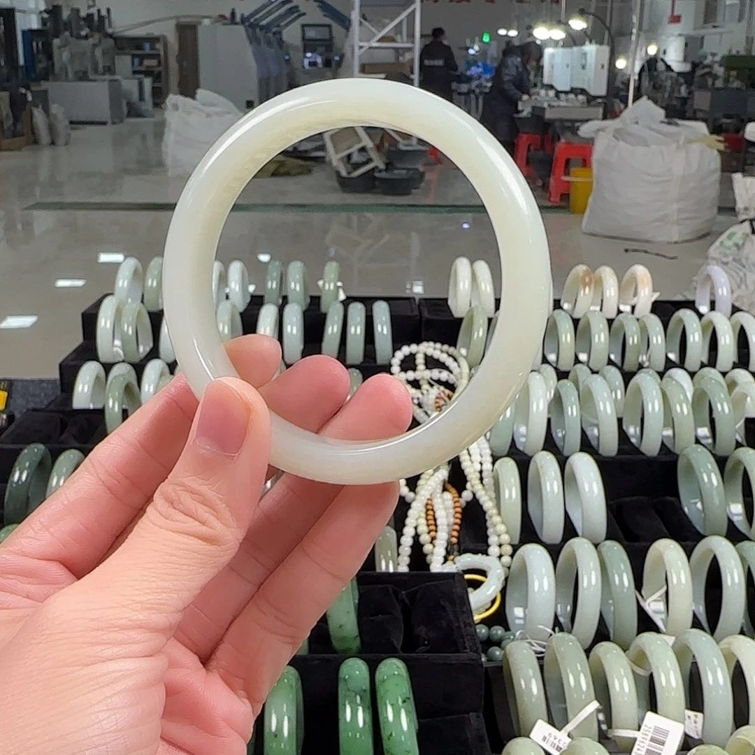 和田玉未镶嵌手镯60.6