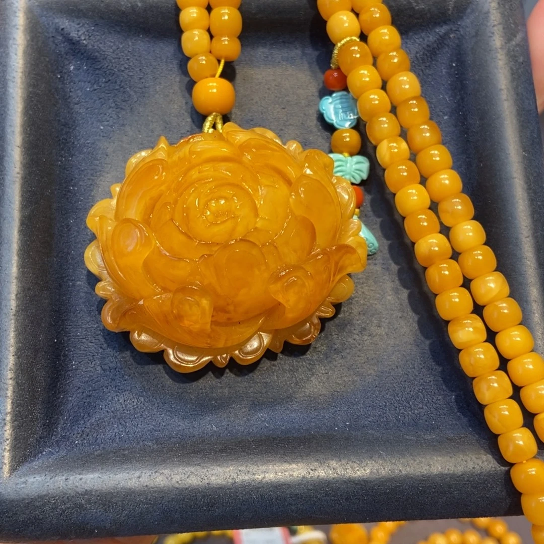 琥珀未镶嵌颈饰蜜蜡