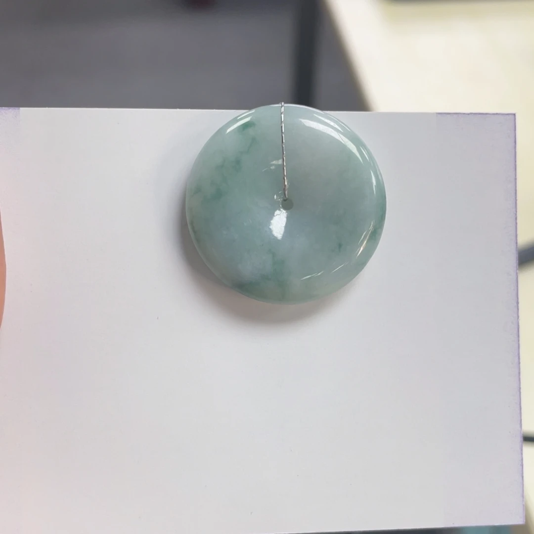 翡翠颈饰未镶嵌平安扣