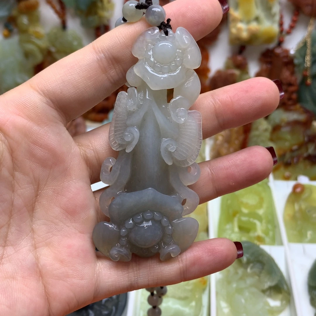 蛇纹石玉颈饰未镶嵌