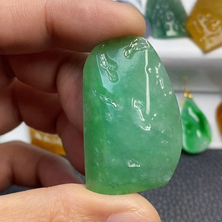 翡翠未镶嵌颈饰翡翠