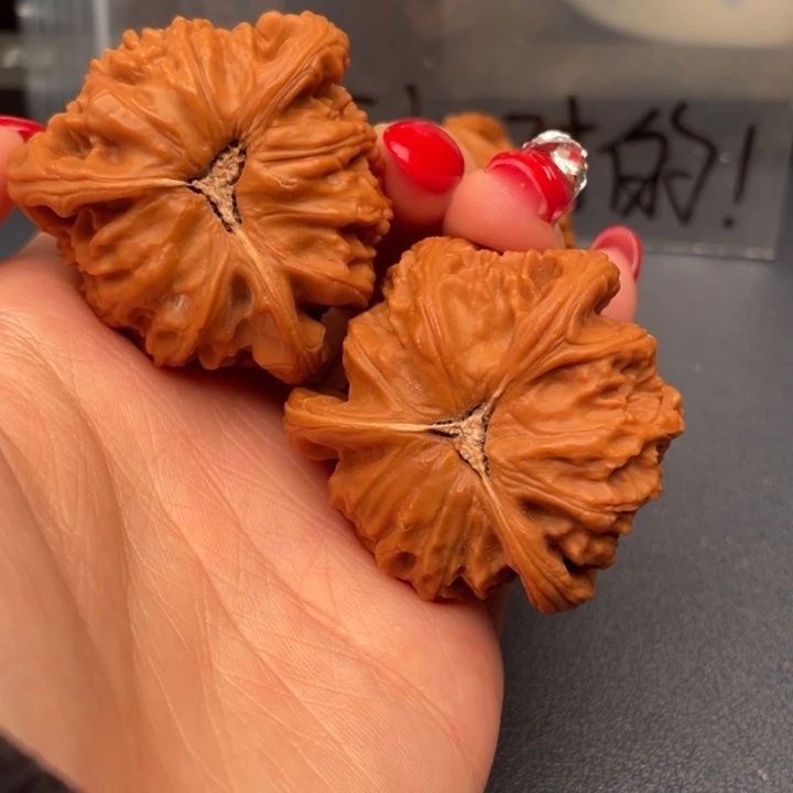 h***辉吊坠文玩核桃白狮子