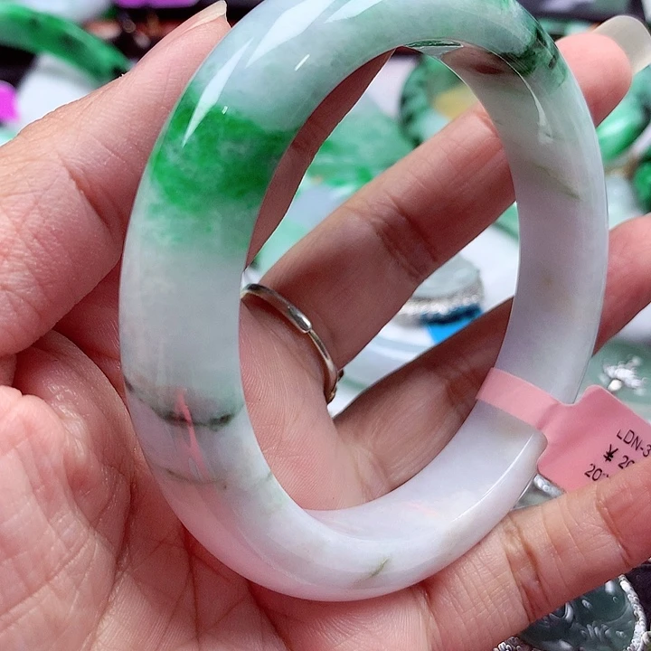 翡翠未镶嵌手镯翡翠