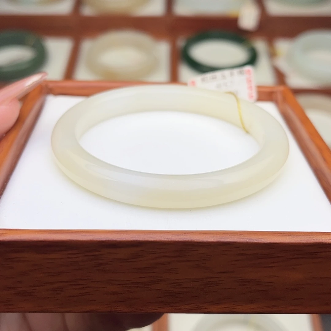 和田玉未镶嵌手镯57