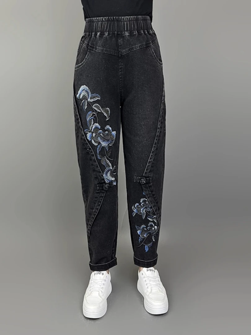 绣花牛仔裤女松紧腰妈妈哈伦裤2025春季新款宽松中老年黑色萝卜裤
