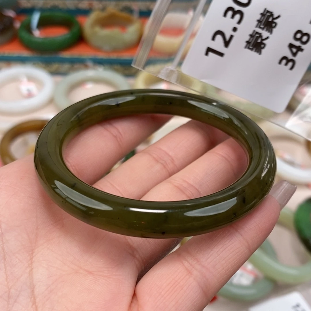 旺***汪和田玉未镶嵌手镯56.5回流