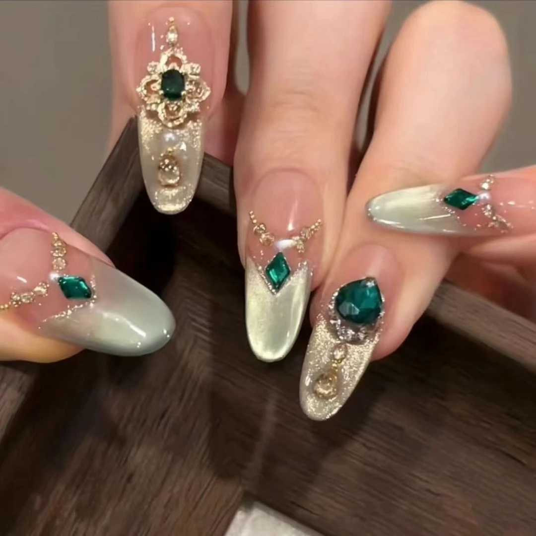 贵族千金祖母绿金色穿戴甲新款高级感轻奢半手工显白御姐千金美甲