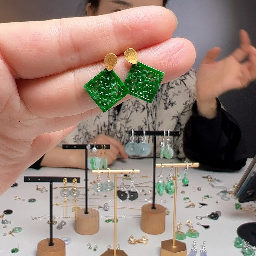 翡翠18K金镶嵌耳饰天然翡翠