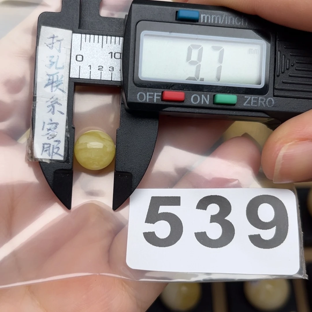 未镶嵌蜜蜡裸石吴***祖蜜蜡