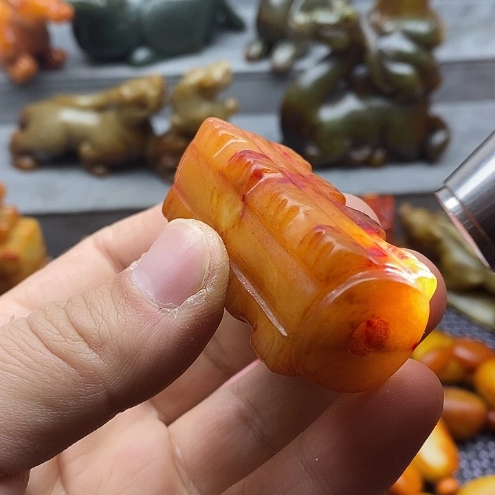 未镶嵌蛇纹石玉颈饰