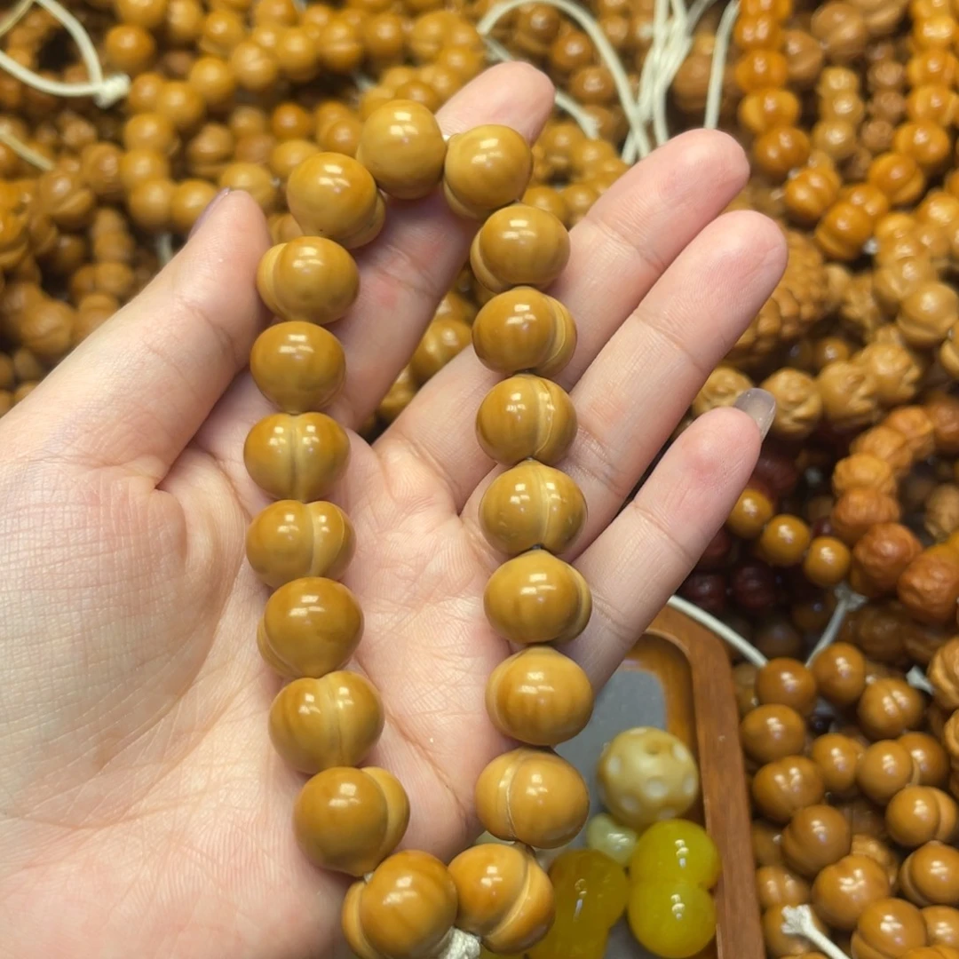 猴头核桃吊坠微瑕柯基屁桃15左右