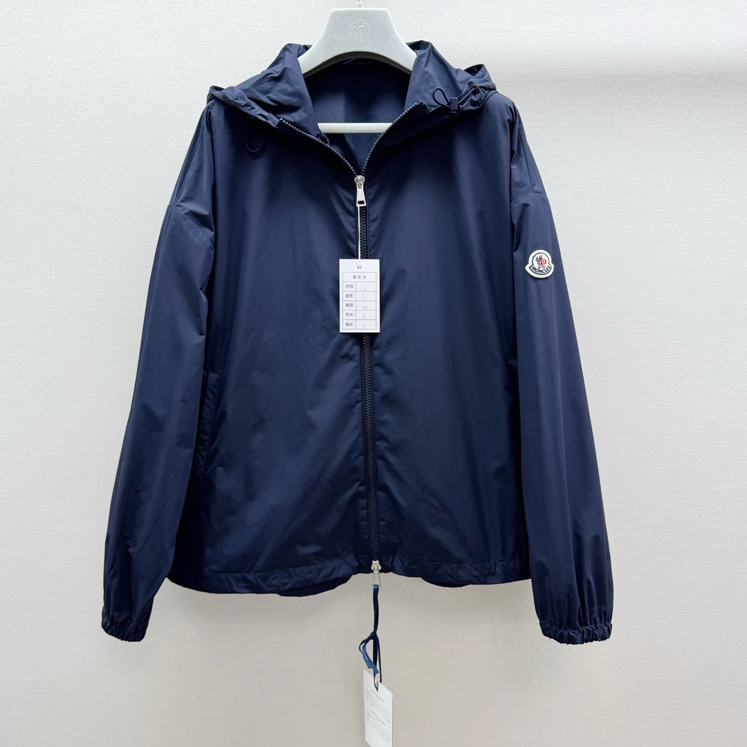 未使用 MONCLER 全新冲锋衣连帽外套 2码 胸围146 衣长65