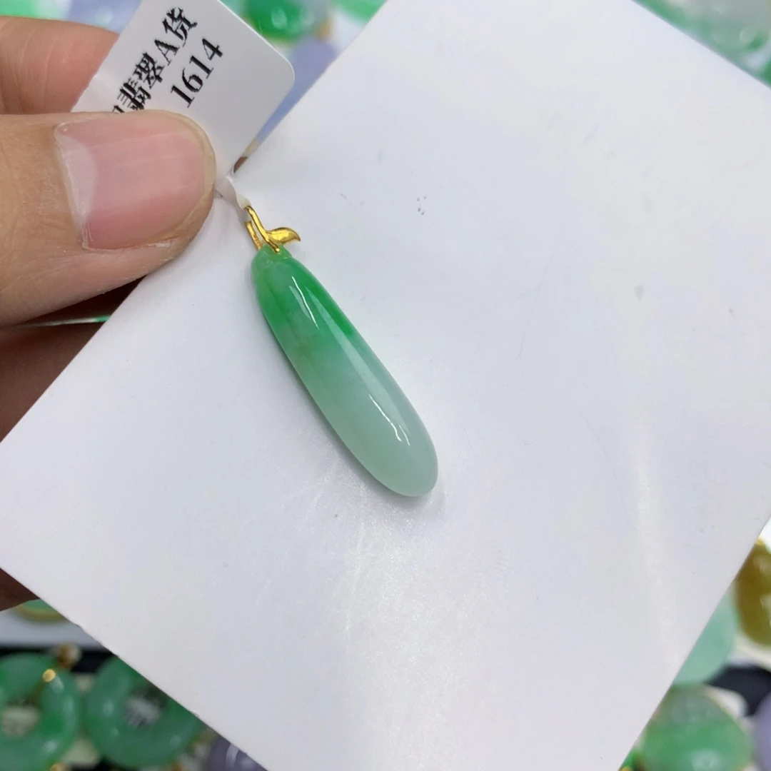 翡翠18K金镶嵌颈饰翡翠