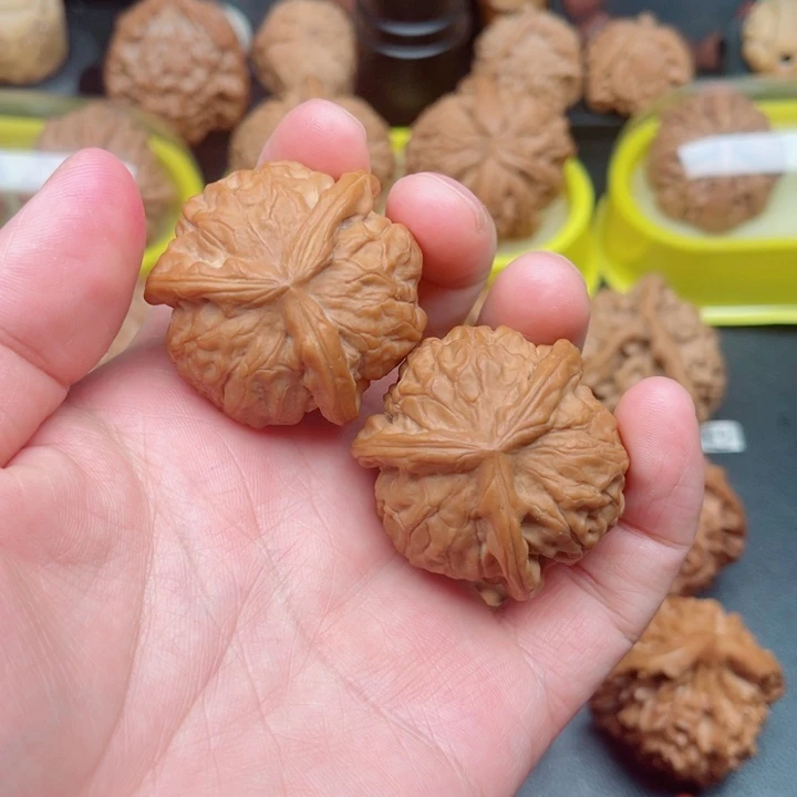 把件文玩核桃石门三棱39×38×38