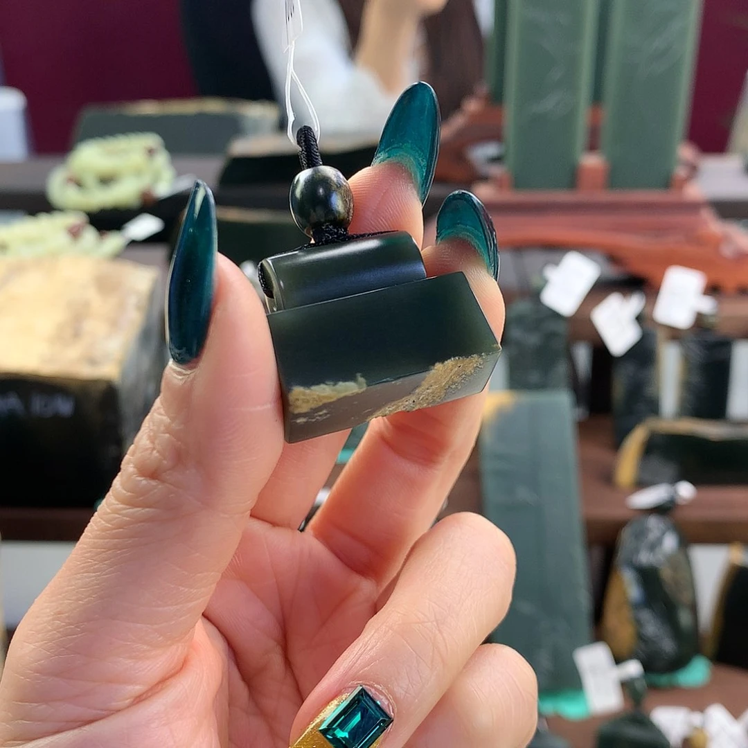 岫岩河磨玉（透闪石质玉）颈饰未镶嵌