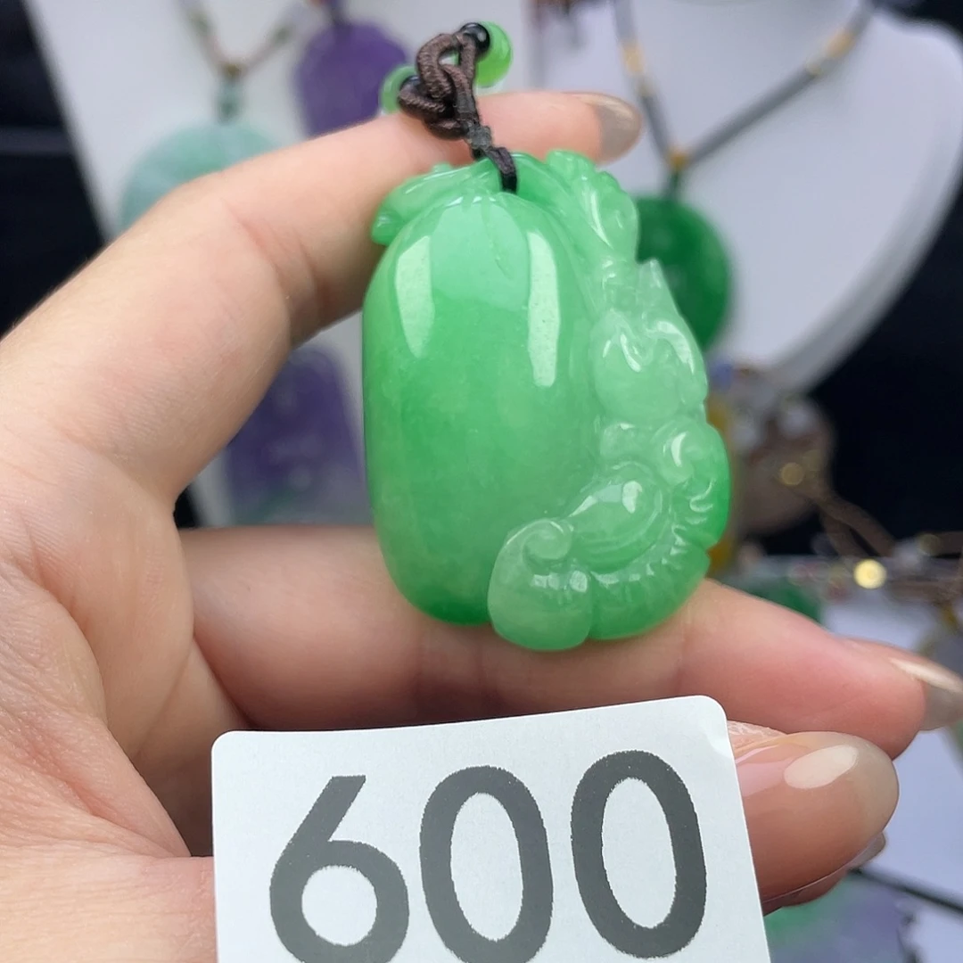 翡翠未镶嵌吊坠(赠链)