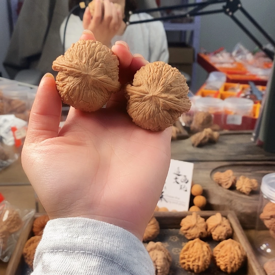 哇***哈吊坠文玩核桃泥鳅背