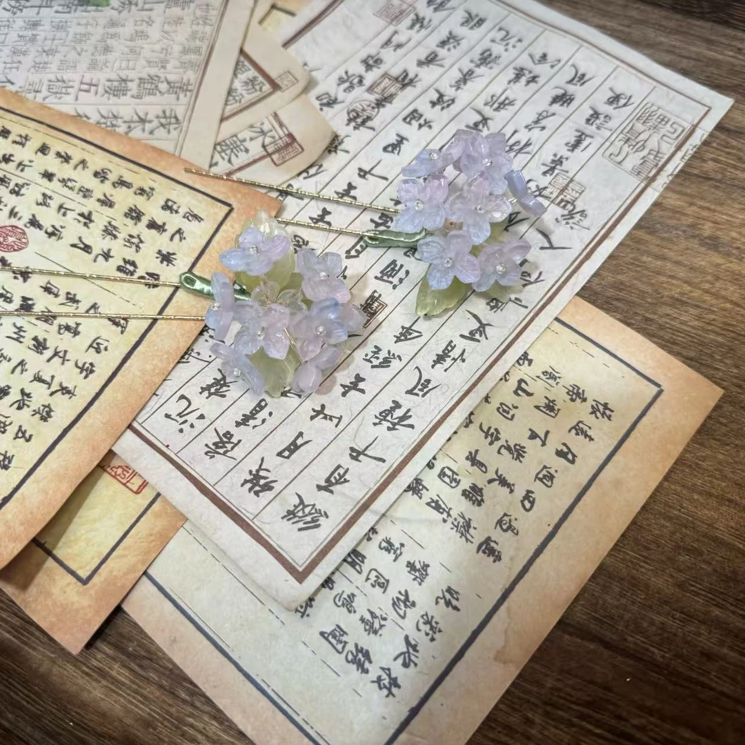 神仙色绣球小u两只。前尘梦古风汉服配饰