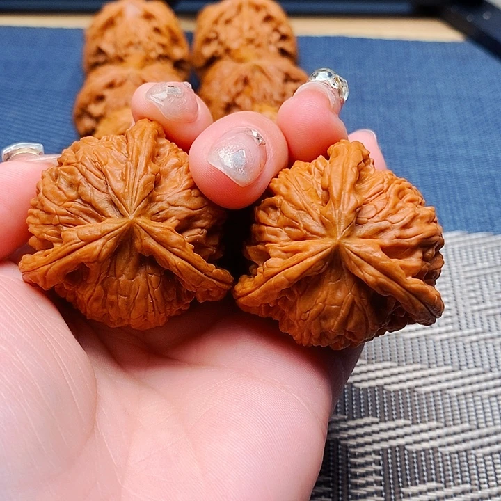 老***车文玩核桃吊坠三棱