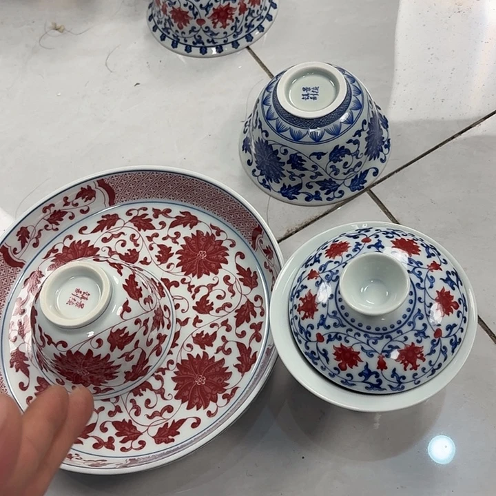 月***汐瓷片景德镇釉里红缠枝莲