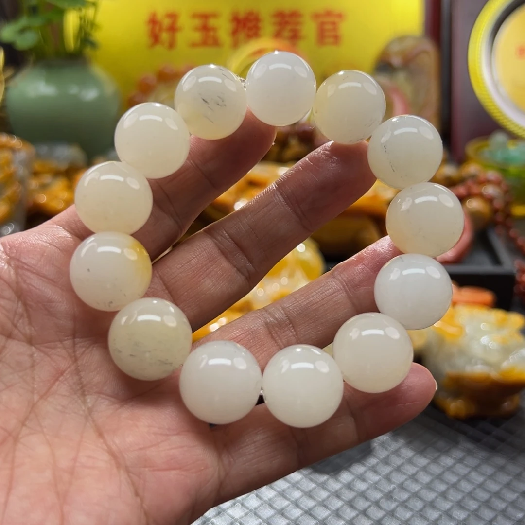 颈饰未镶嵌石英质玉
