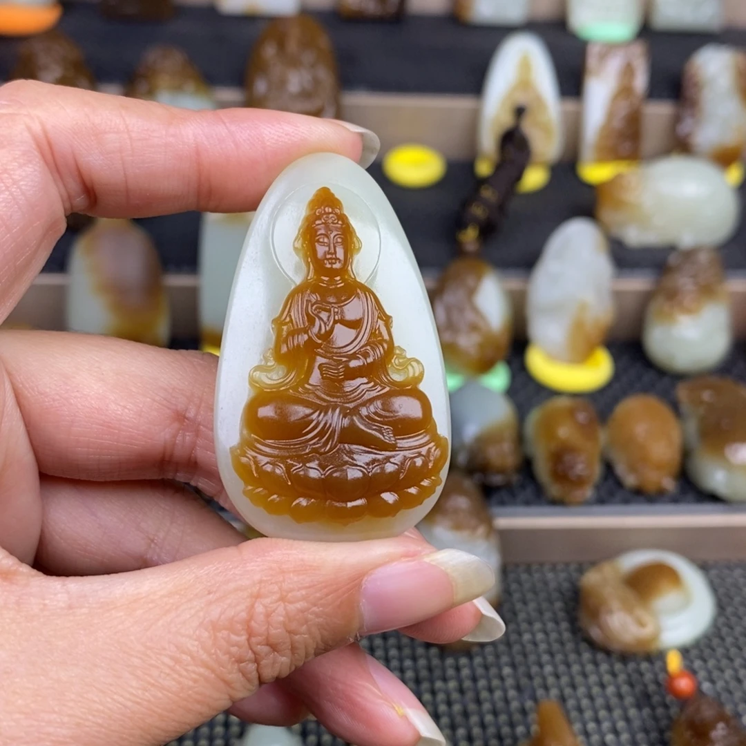 陈***忙和田玉未镶嵌颈饰