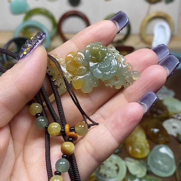 蛇纹石玉吊坠未镶嵌