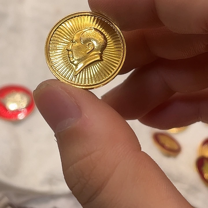 M***.像章一一一一一高贵轻尽