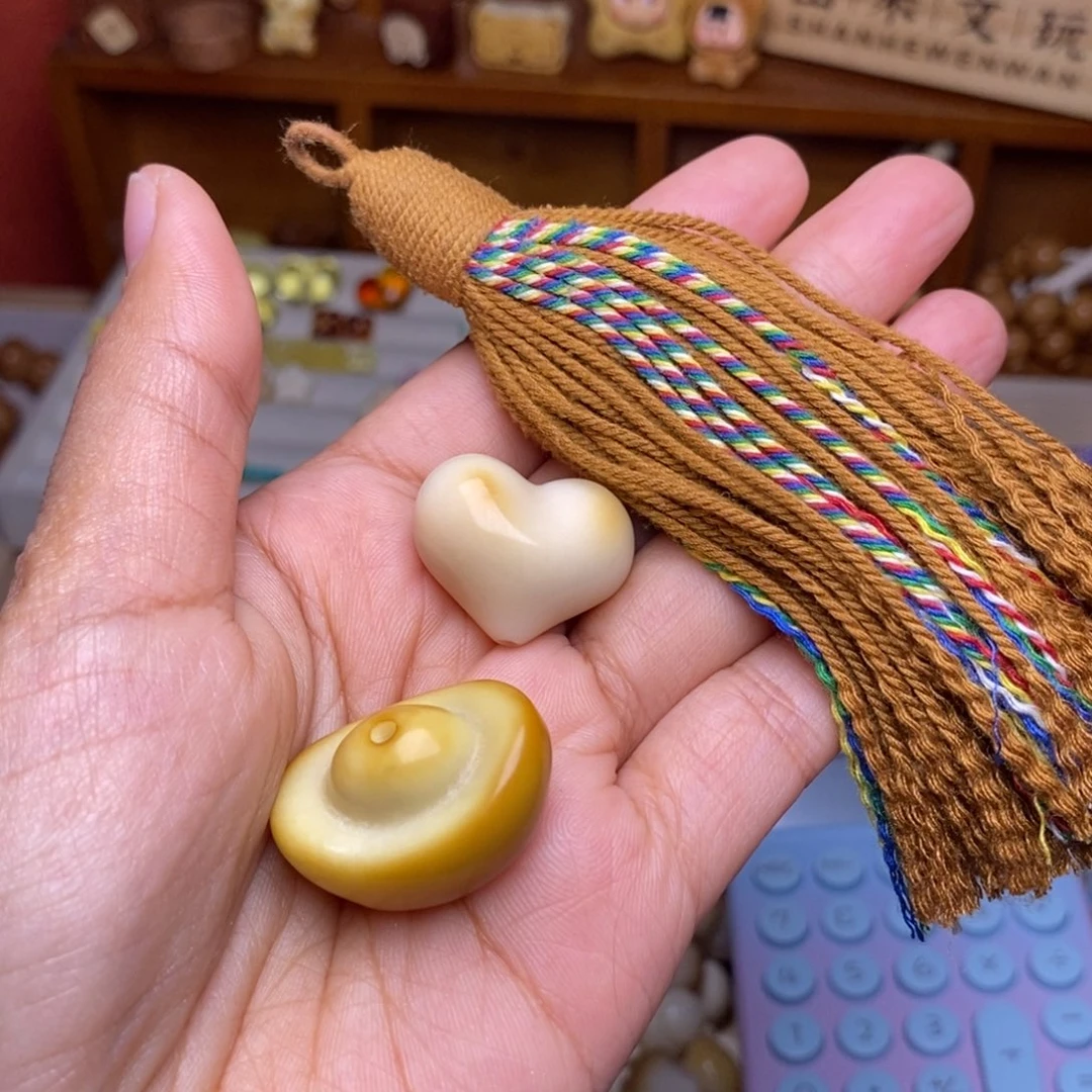 我***喜吊坠猴头核桃爱心元宝棕色流苏