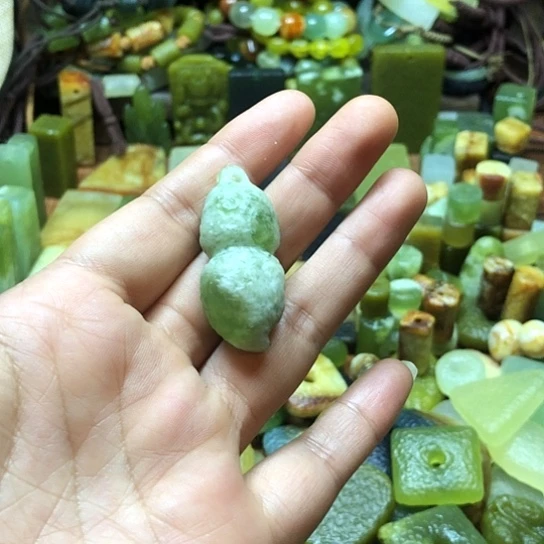 未镶嵌岫玉吊坠岫