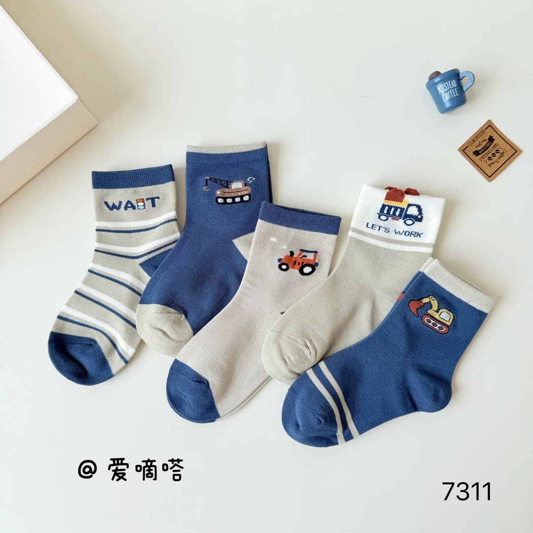 爱嘀嗒7311儿童袜子男童秋冬小汽车耐脏挖掘机可爱精梳棉中筒新款