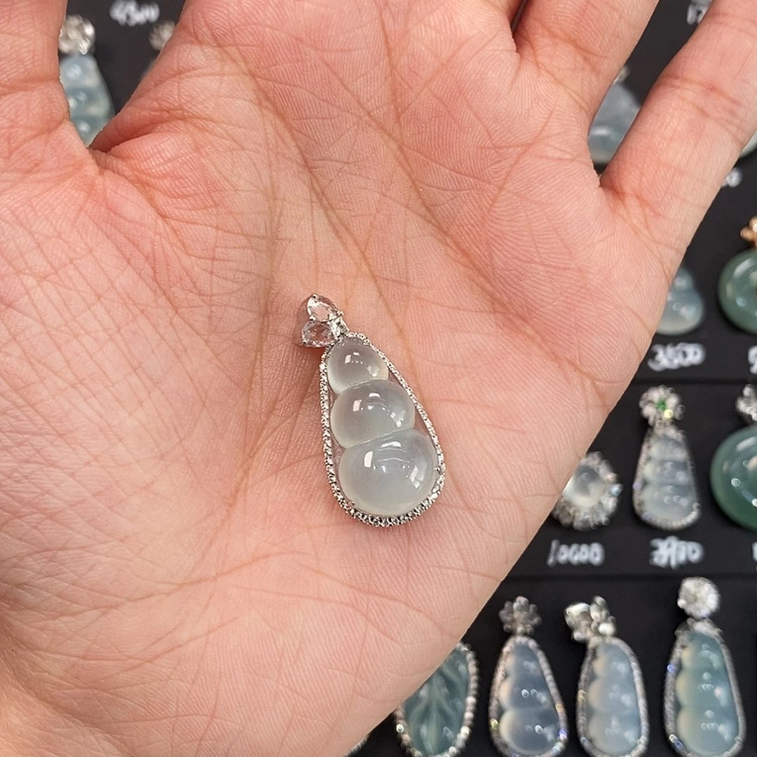 颈饰18K金镶嵌翡翠天然缅甸A货翡翠福豆