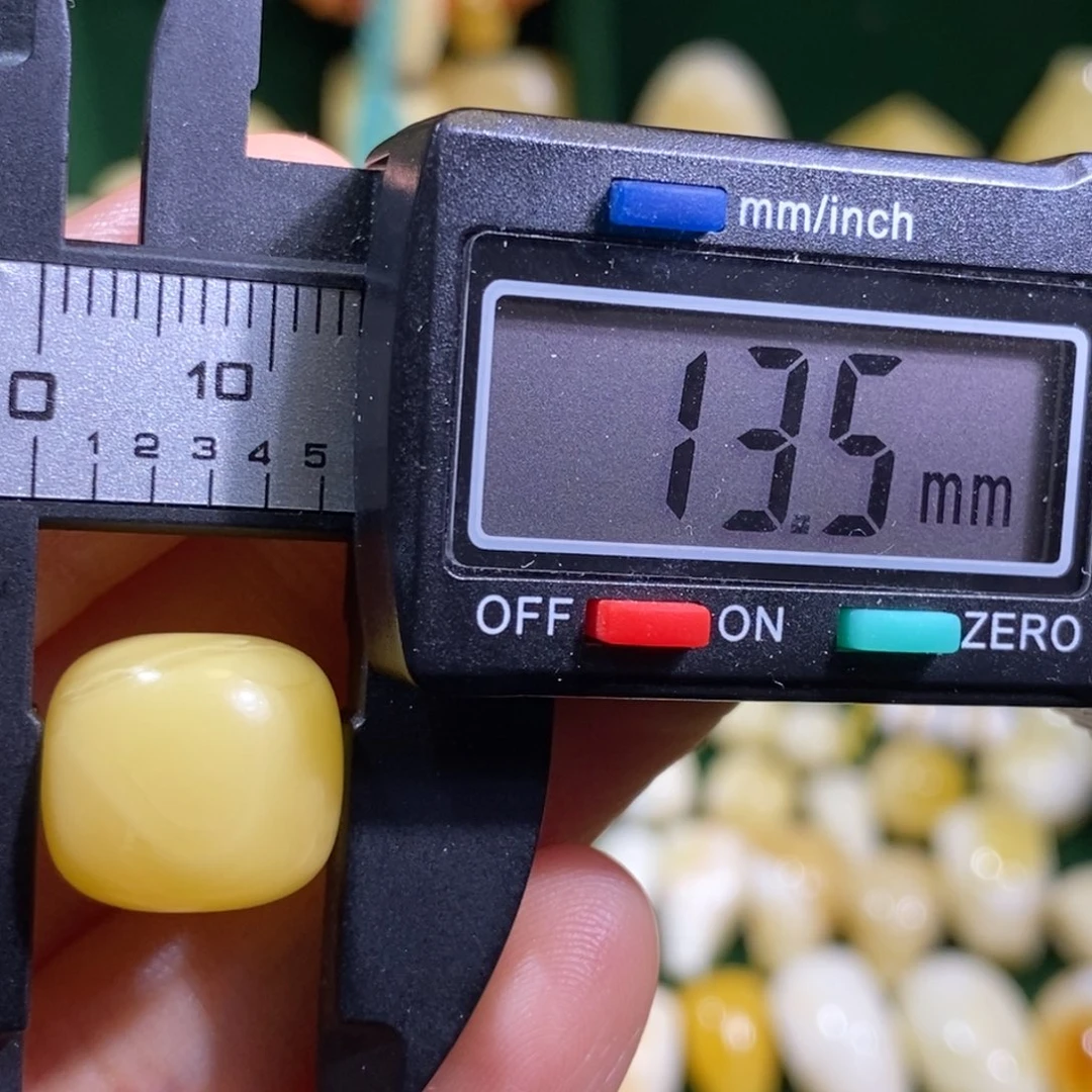 蜜蜡未镶嵌裸石配饰