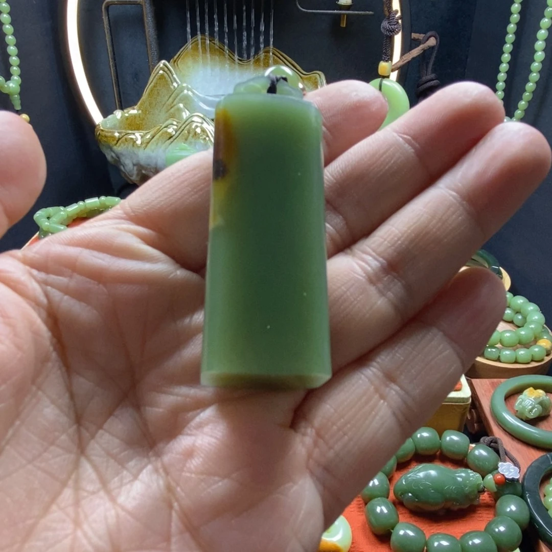 岫岩河磨玉（透闪石质玉）吊坠未镶嵌