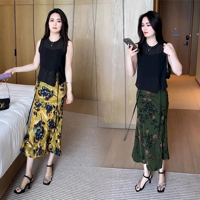 2025夏季新款穿搭气质显瘦遮肉时尚洋气休闲减龄修身连衣裙