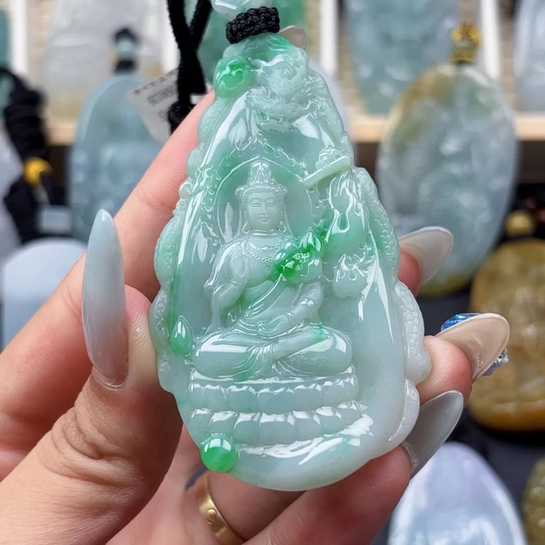 翡翠未镶嵌颈饰观音