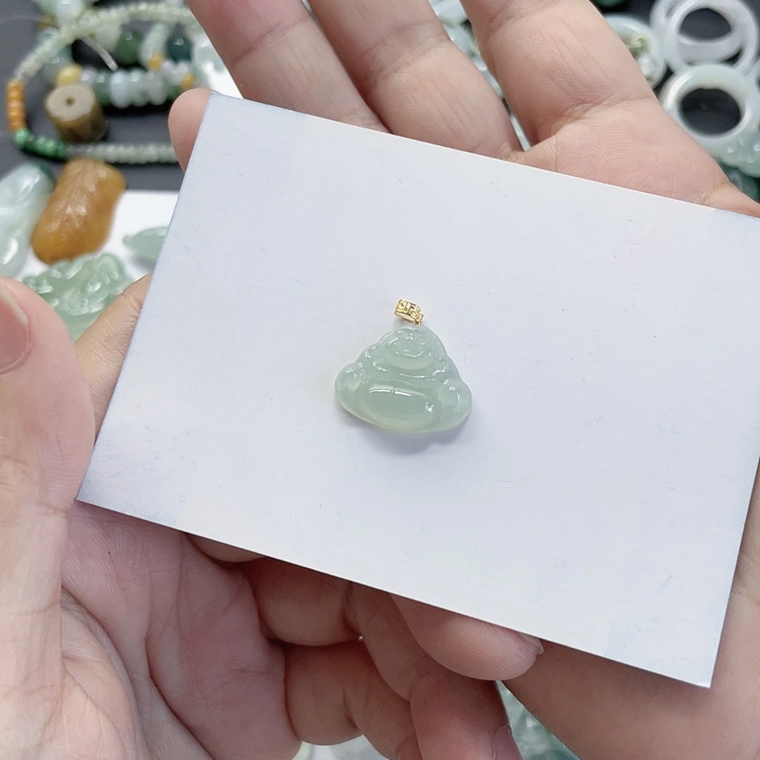 祺***妈翡翠未镶嵌颈饰小佛公