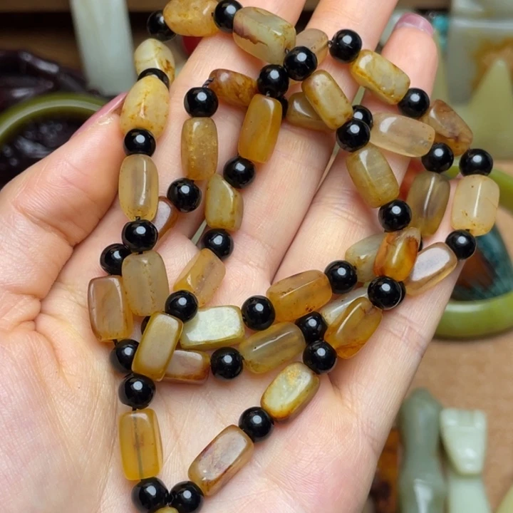 蛇纹石玉未镶嵌颈饰