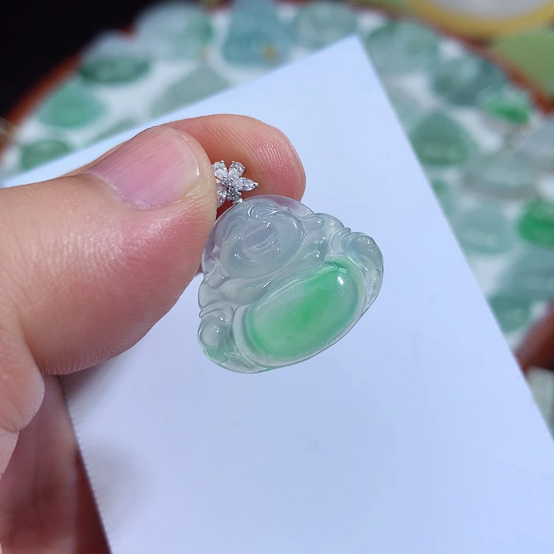 翡翠未镶嵌颈饰佛公