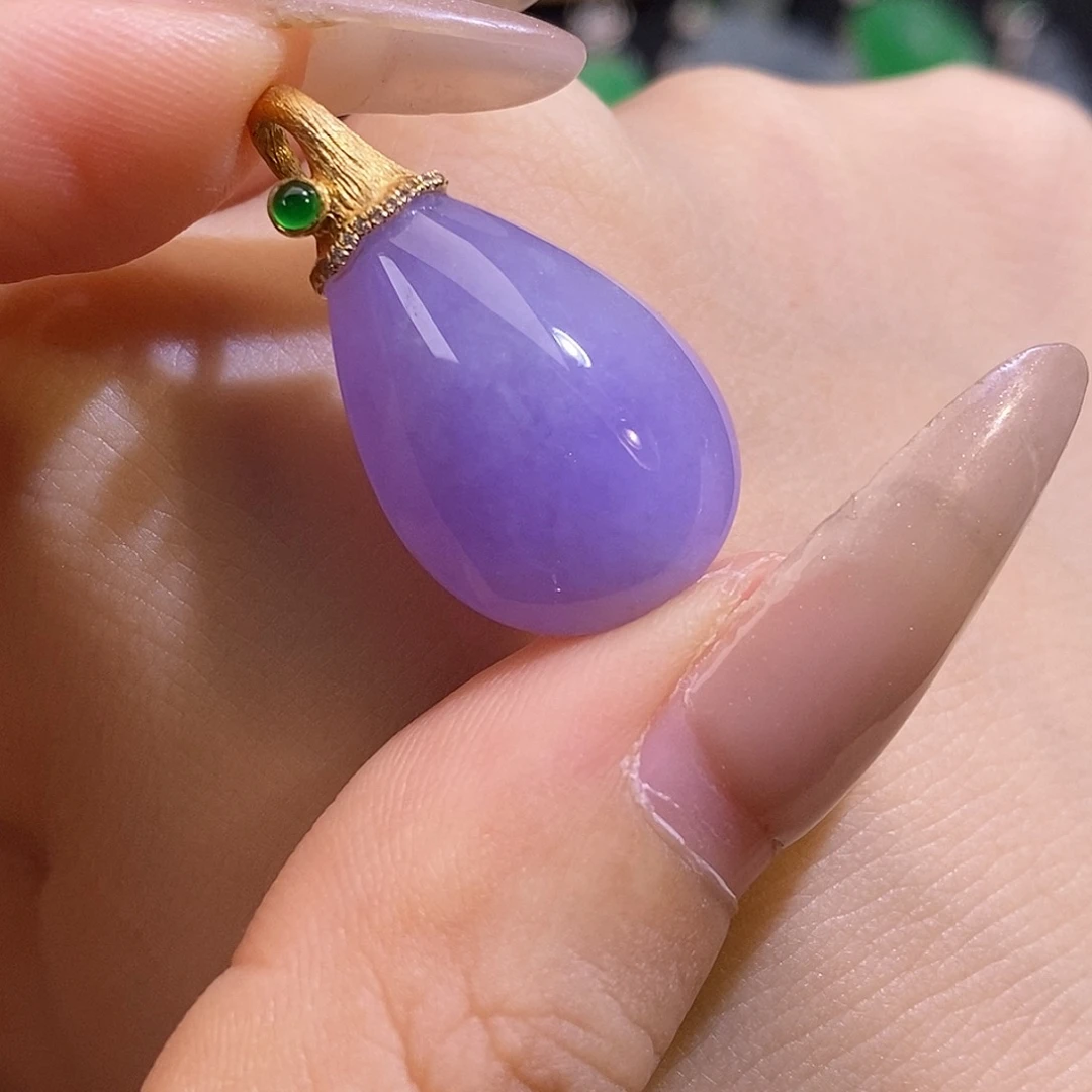 翡翠18K金镶嵌颈饰水滴