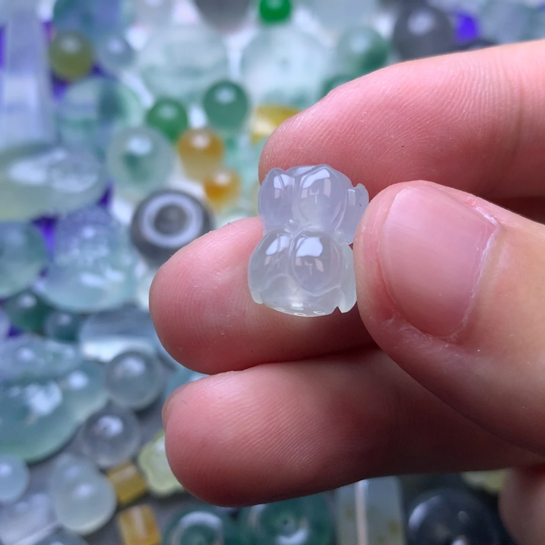 定制翡翠未镶嵌挂件