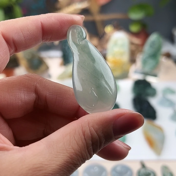 翡翠未镶嵌颈饰悟道