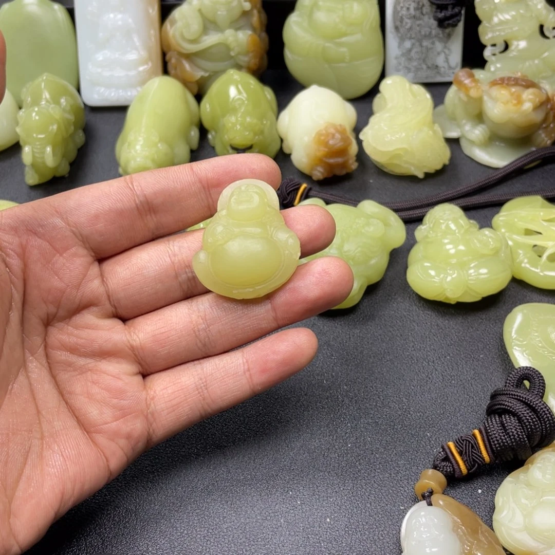 起***和田玉未镶嵌颈饰